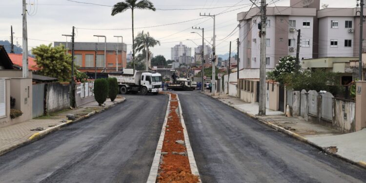 Binário da Vila Lenzi, em Jaraguá, está próximo da conclusão