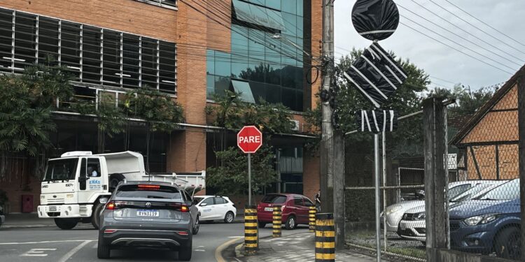 Iluminação na rotatória de quadra da Malwee, em Jaraguá, será no início de junho