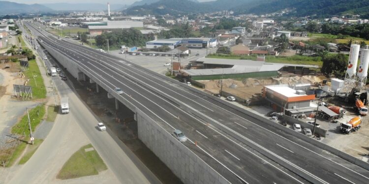 [Vídeo] Com cerca de R$ 30 milhões de investimento, viaduto do Guamiranga, em Guaramirim, é liberado para tráfego