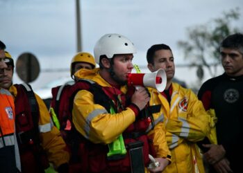 Bombeiros militares de SC resgatam 2.071 pessoas no Rio Grande do Sul e 284 animais com vida
