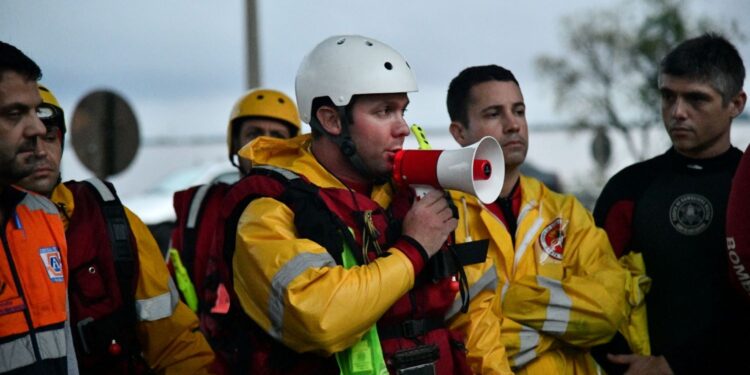 Bombeiros militares de SC resgatam 2.071 pessoas no Rio Grande do Sul e 284 animais com vida