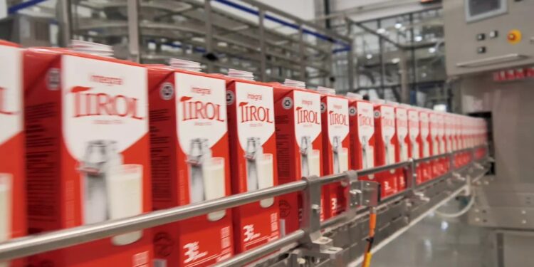 Tirol envia mais de 150 mil litros de leite para o Rio Grande do Sul