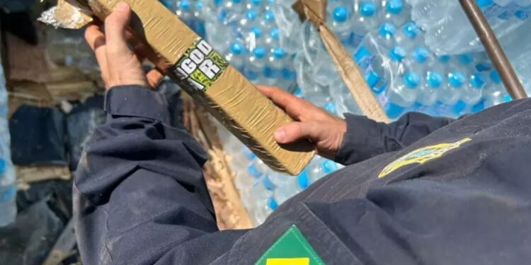 PRF encontra maconha em SC entre donativos para o RS