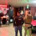 Dona de bar é presa por suspeita de exploração sexual de adolescente de 16 anos em SC