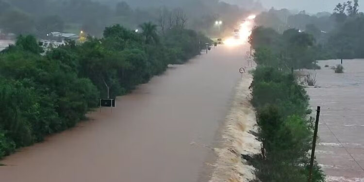 Temporais no Rio Grande do Sul deixam 10 mortos e 21 desaparecidos