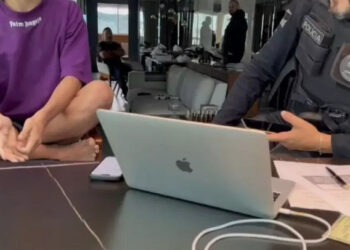 Adolescente de SC desvia milhões de vítimas das enchentes do RS