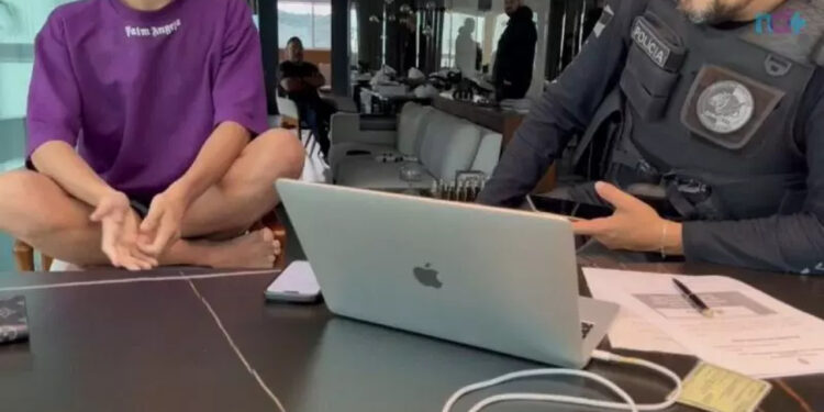 Adolescente de SC desvia milhões de vítimas das enchentes do RS