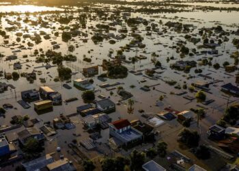 Sobe para 90 o número de mortos em enchentes que atingem o Rio Grande do Sul