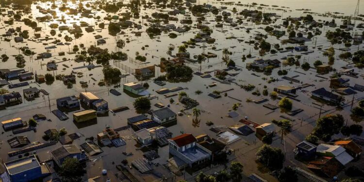 Sobe para 90 o número de mortos em enchentes que atingem o Rio Grande do Sul