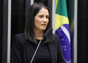 Morre a deputada federal Amália Barros, aos 39 anos