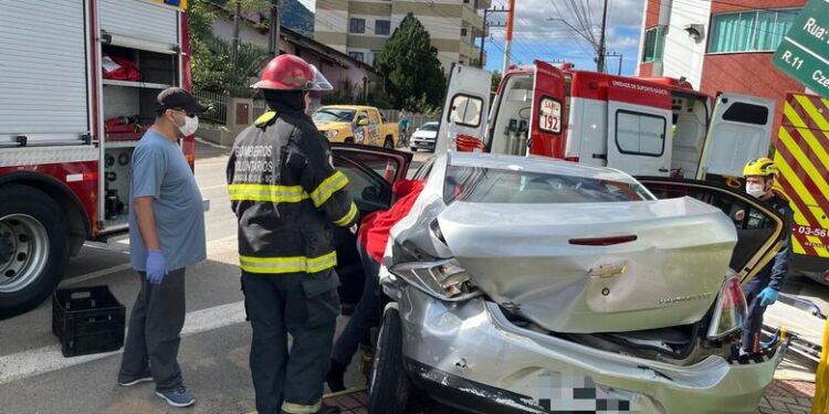 Idosos ficam feridos após acidente em Jaraguá do Sul