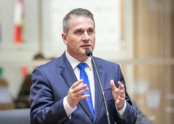 Texto-base de projeto que retira benefícios de invasores é aprovado na Câmara dos Deputados