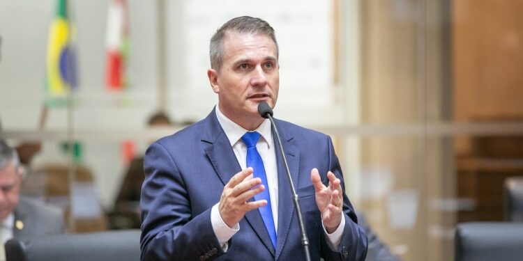 Texto-base de projeto que retira benefícios de invasores é aprovado na Câmara dos Deputados