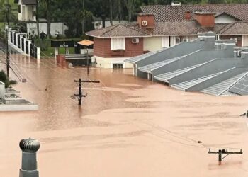 Sobe para 83 o número de mortos após enchentes que atingem o Rio Grande do Sul