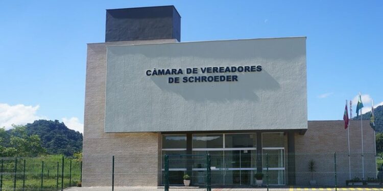 Câmara de Schroeder aprova projeto que institui 13º salário para vereadores, prefeito e vice