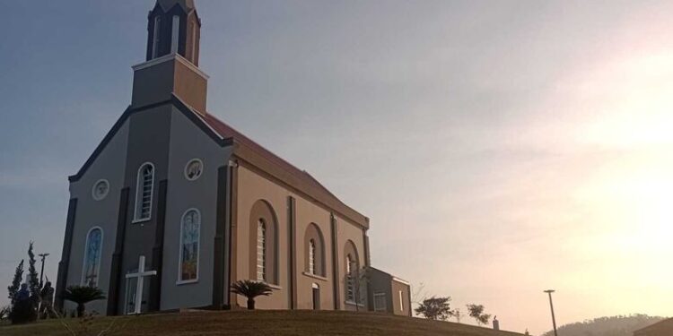 Igreja de São João do Itaperiú destruída por temporal será reinaugurada neste mês