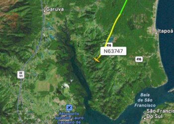 Duas pessoas morrem após queda de avião de Minas Gerais em SC