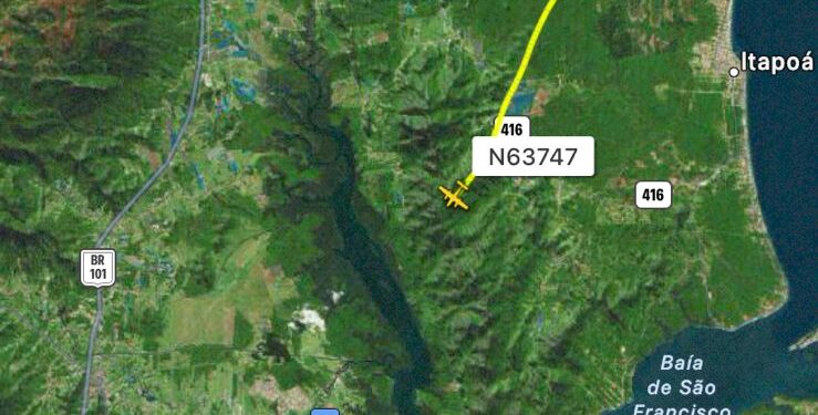 Duas pessoas morrem após queda de avião de Minas Gerais em SC