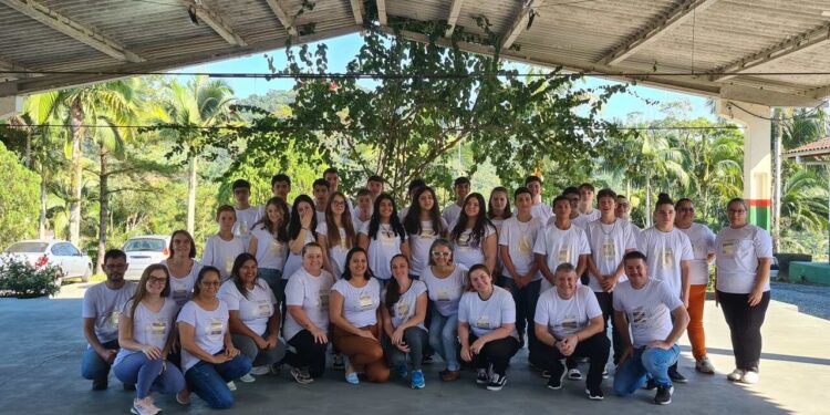 Alunos da Escola São José de Guaramirim participam de campanha em prol de APAEs do Oeste de SC