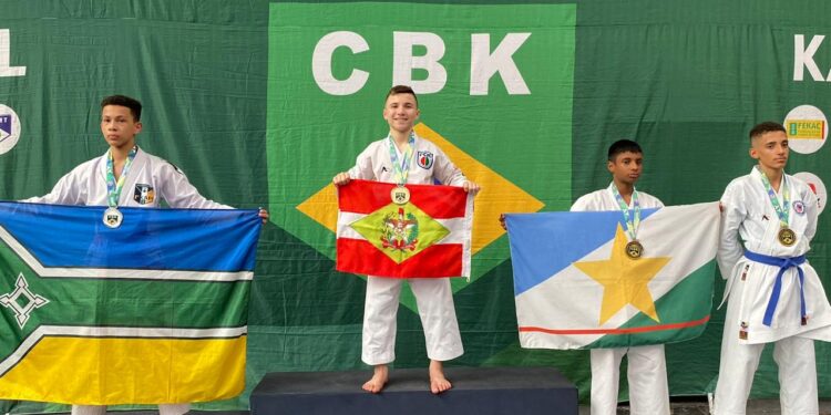 Atleta de Guaramirim conquista medalha de ouro no Brasileiro de Karatê