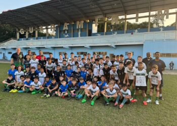 Alunos do Seleto de Guaramirim passam por avaliação do Flamengo