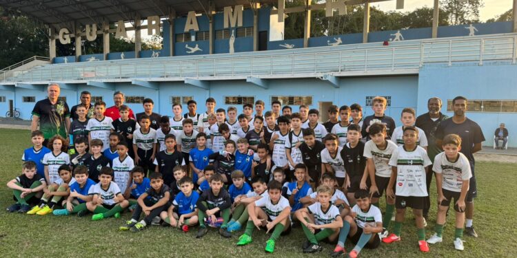 Alunos do Seleto de Guaramirim passam por avaliação do Flamengo