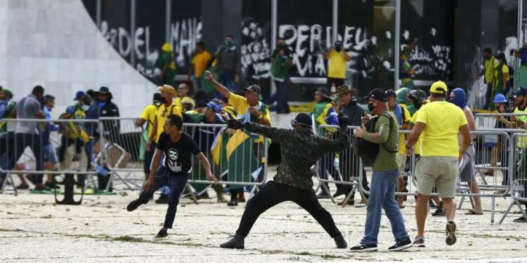 Polícia Federal realiza fase da Operação Lesa Pátria em Rio do Sul