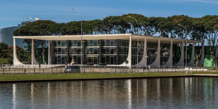 Supremo fixa 40g de maconha para diferenciar usuário de traficante