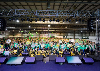 Rede Cooper celebra 80 anos com cerca de três mil colaboradores no Parque Vila Germânica, em Blumenau