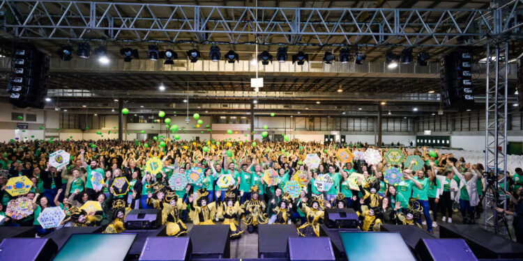 Rede Cooper celebra 80 anos com cerca de três mil colaboradores no Parque Vila Germânica, em Blumenau