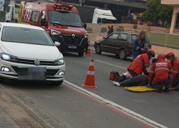 Motociclista fica ferida após colisão em Jaraguá do Sul