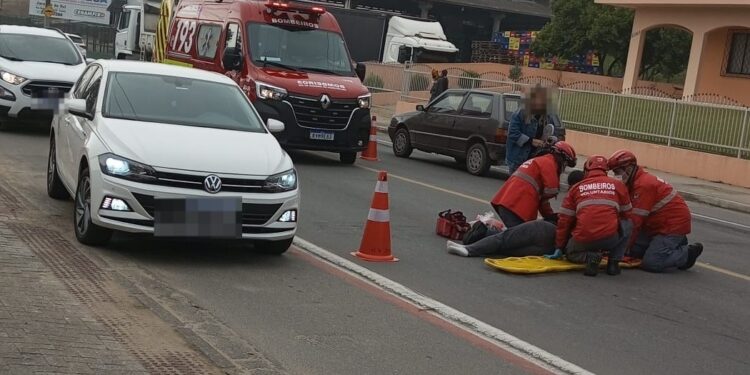 Motociclista fica ferida após colisão em Jaraguá do Sul