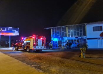 [Vídeo] Incêndio atinge revenda de veículos em Guaramirim