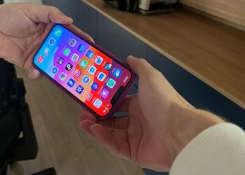 Mulher que aplicou golpe do celular emprestado em Jaraguá do Sul é presa na capital