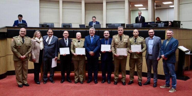 Lunelli homenageia comandantes da PM e pede reforço do efetivo