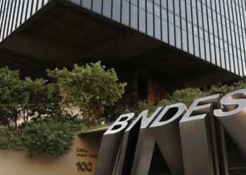 BNDES abre concurso com 150 vagas e salário de R$ 20,9 mil