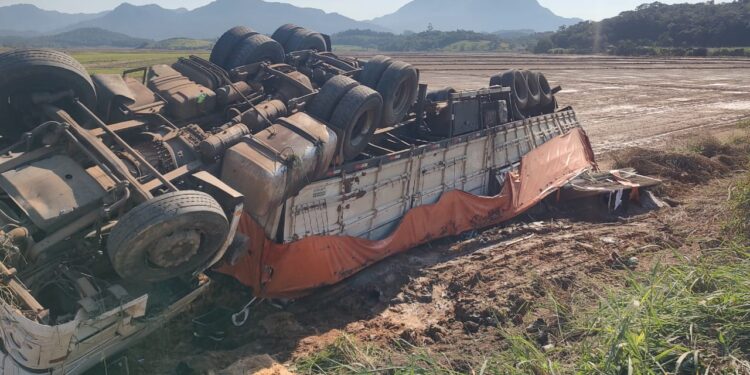 Mortes na SC-108: Polícia Civil não descarta mal súbito em motorista de carreta