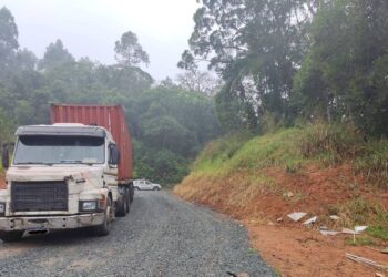 Caminhão é encontrado abandonado em Guaramirim e motorista está desaparecido
