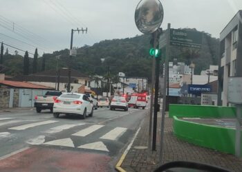 Motociclista que atropelou mulher na faixa é autuado em Jaraguá do Sul