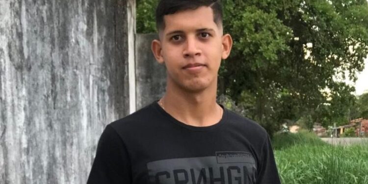 Jogador de futsal passa mal durante partida e morre em SC