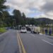Carreta tomba e bloqueia Serra Dona Francisca, em Joinville
