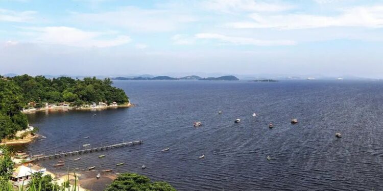 Senado adia votação de projeto que garante acesso público a praias