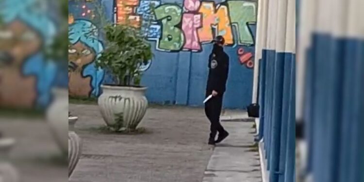 [Vídeo] Adolescente esfaqueia colega dentro de escola em SC