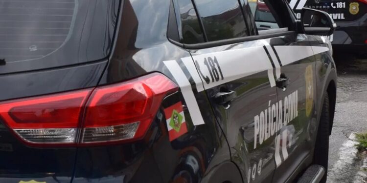 Advogado é preso suspeito de atirar contra carro de amante da esposa em SC