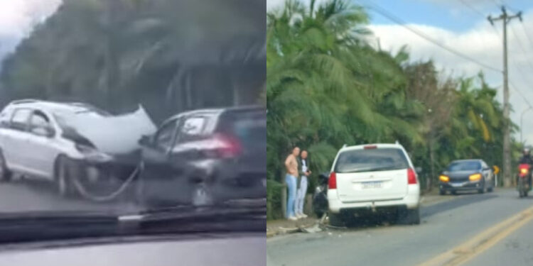 Carros batem de frente na região central de Jaraguá do Sul