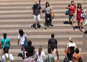 Expectativa de vida no Brasil em 2023 chega a 76,4 anos