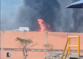 [Vídeo] Incêndio atinge empresa em Jaraguá do Sul