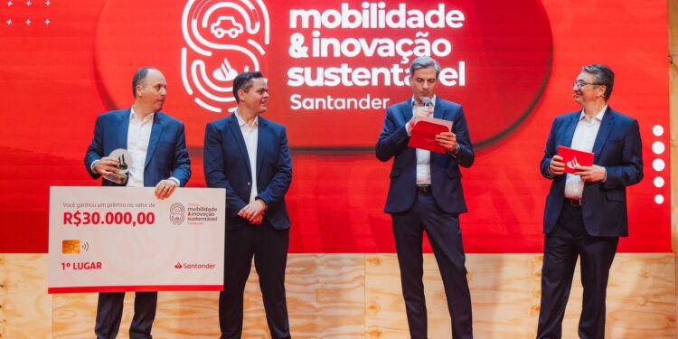 Concessionária de Santa Catarina recebe prêmio do Santander por prática ESG