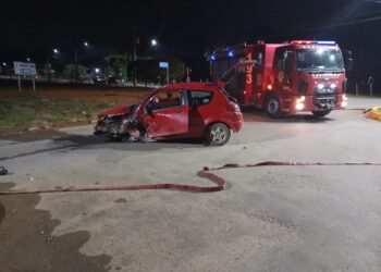 Três pessoas ficam feridas em acidente em Schroeder