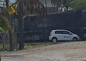 Carro atinge trem em Corupá